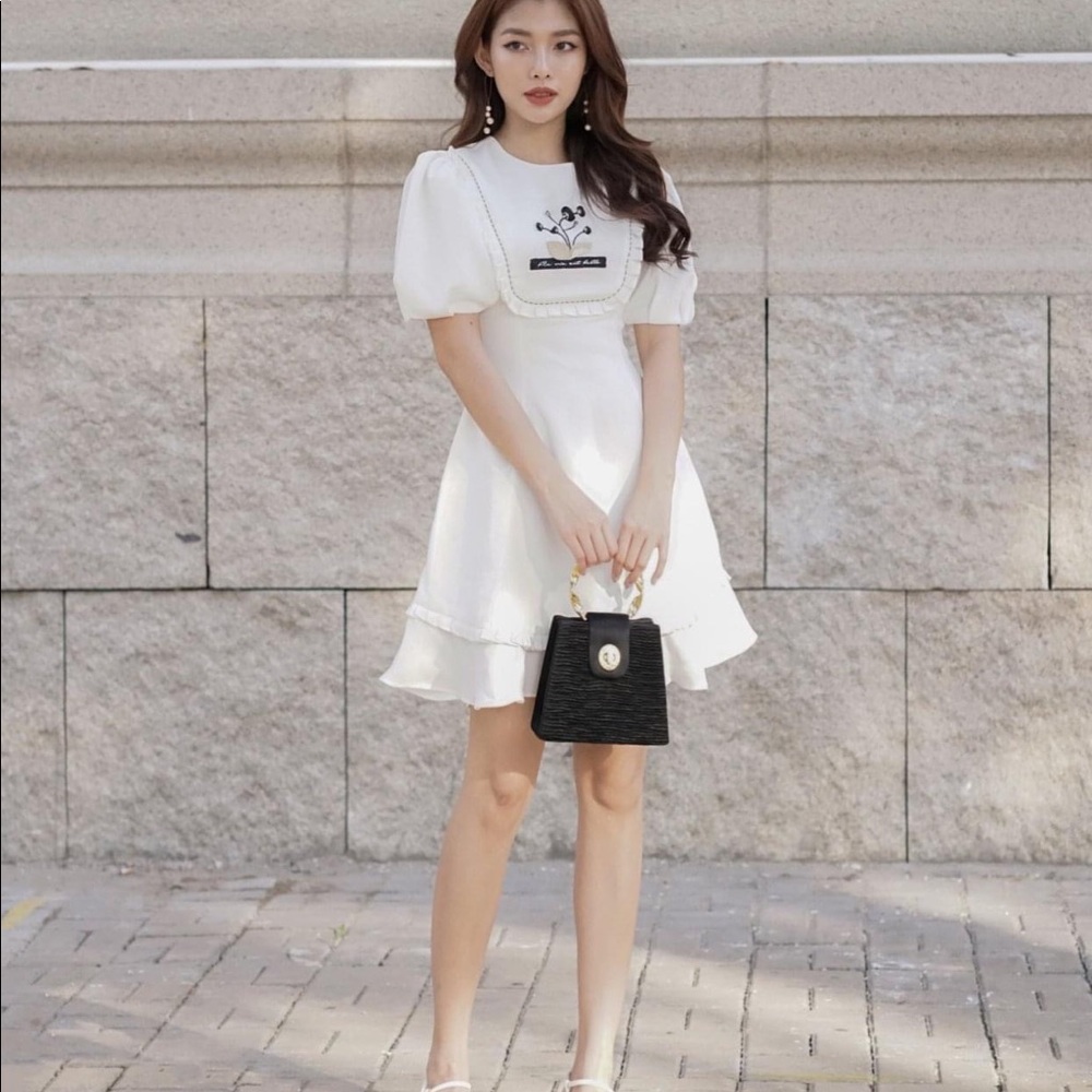 ❌SOLD❌White dress with embroidery